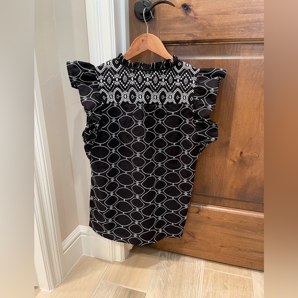 Loft sleeveless eyelet black and white blouse NWT Sz XS - Picture 2 of 8